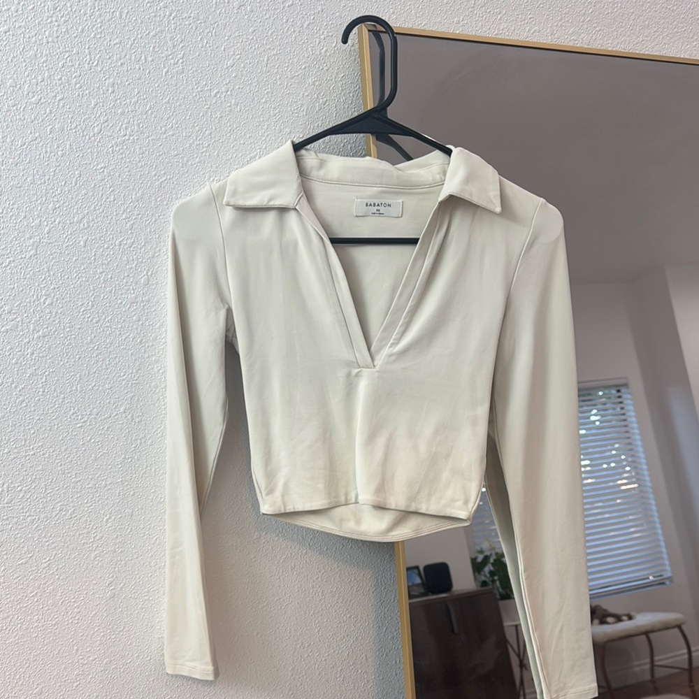 Aritzia Cream Long Sleeve Fitted Crop Shirt